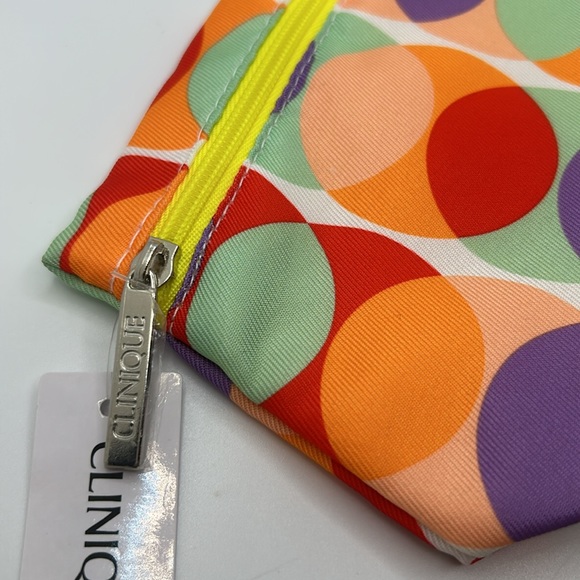 Clinique Cosmetics bag NWT - FREE WITH PURCHASE OVER 50$ - Picture 2 of 3